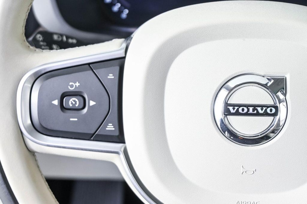 2022 Volvo XC60 B5 MOMENTUM 照片 9