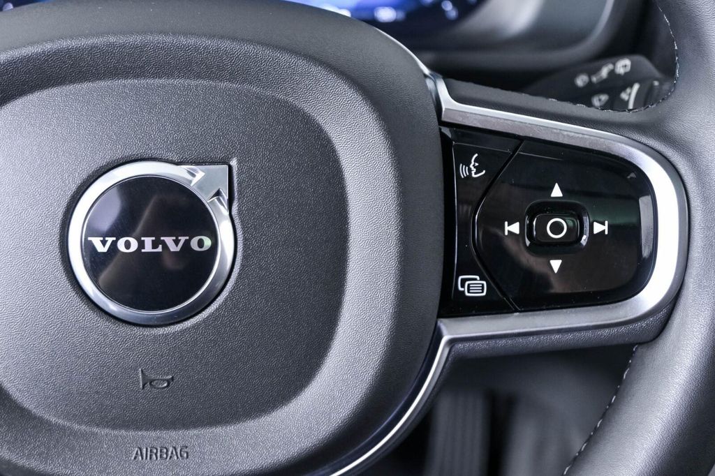2025 Volvo XC90 B6 CORE 照片 10