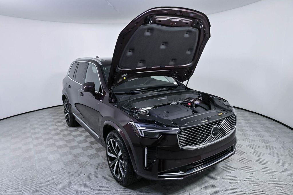 2025 Volvo XC90 B6 CORE — миниатюра 33