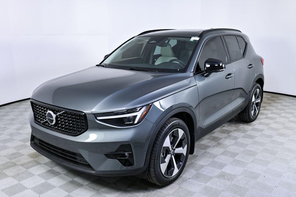 New 2026 Volvo XC40 Plus, B5 AWD Gas (mild hybrid), Dark