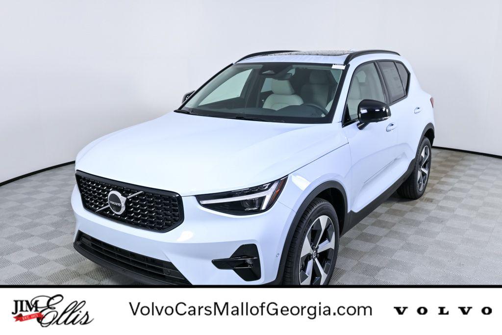 New 2026 Volvo XC40 Plus, B5 AWD Gas (mild hybrid), Dark