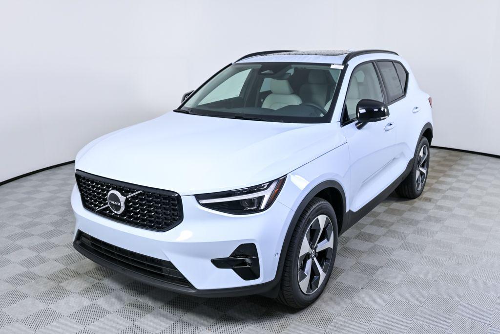New 2026 Volvo XC40 Plus, B5 AWD Gas (mild hybrid), Dark