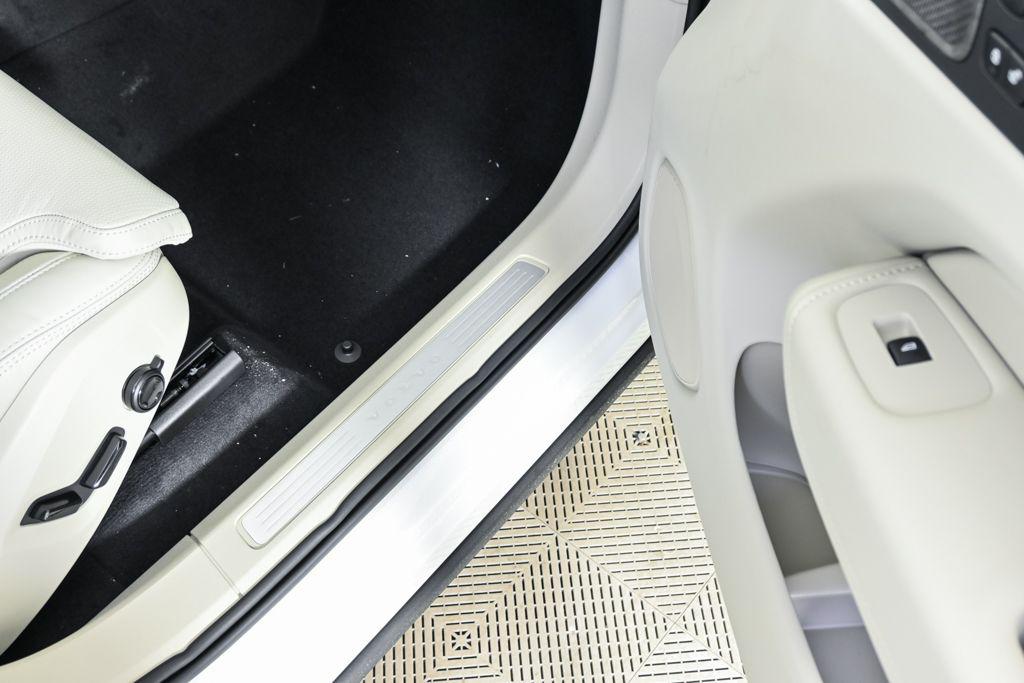 2026 Volvo XC60 PLUG-IN HYBRID ULTRA, T8 AWD ELECTRIC/GASOLIN 缩略图 24