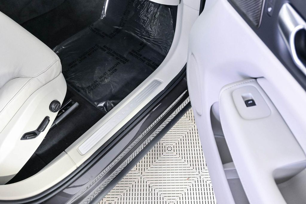2024 Volvo XC60 B5 PLUS DARK THEME 缩略图 25