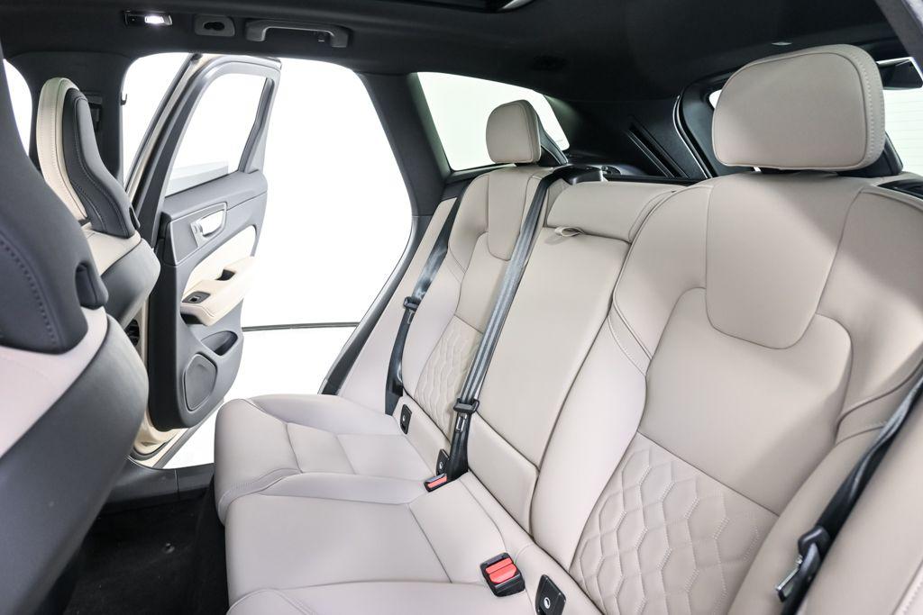 2026 Volvo XC60 B5 PLUS — миниатюра 20
