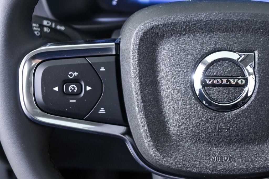 2026 Volvo XC40 CORE, B5 AWD GAS (MILD HYBRID), DARK 照片 9