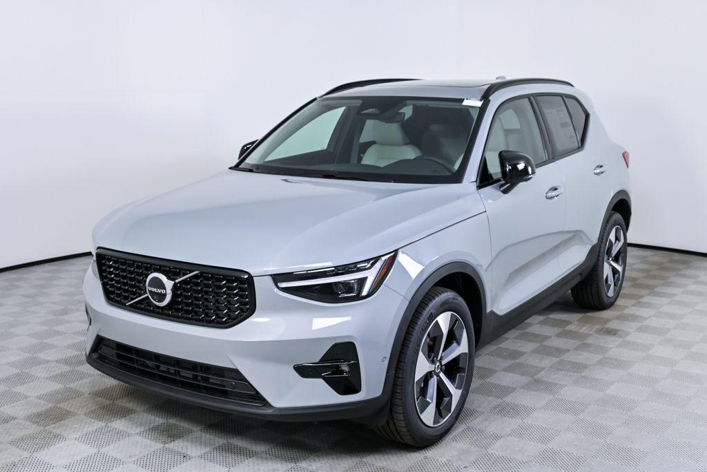 New 2026 Volvo XC40 Plus, B5 AWD Gas (mild hybrid), Dark