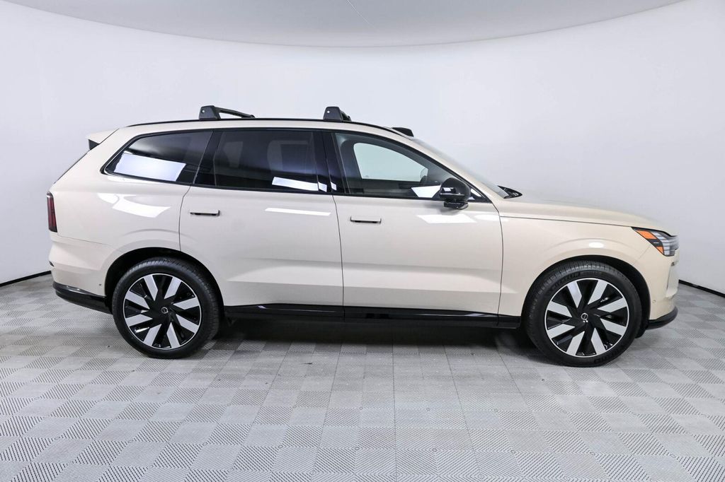 صورة مصغرة 31 لـ 2025 Volvo EX90 ULTRA, TWIN MOTOR, FULLY ELECTRIC, 7 SEATS