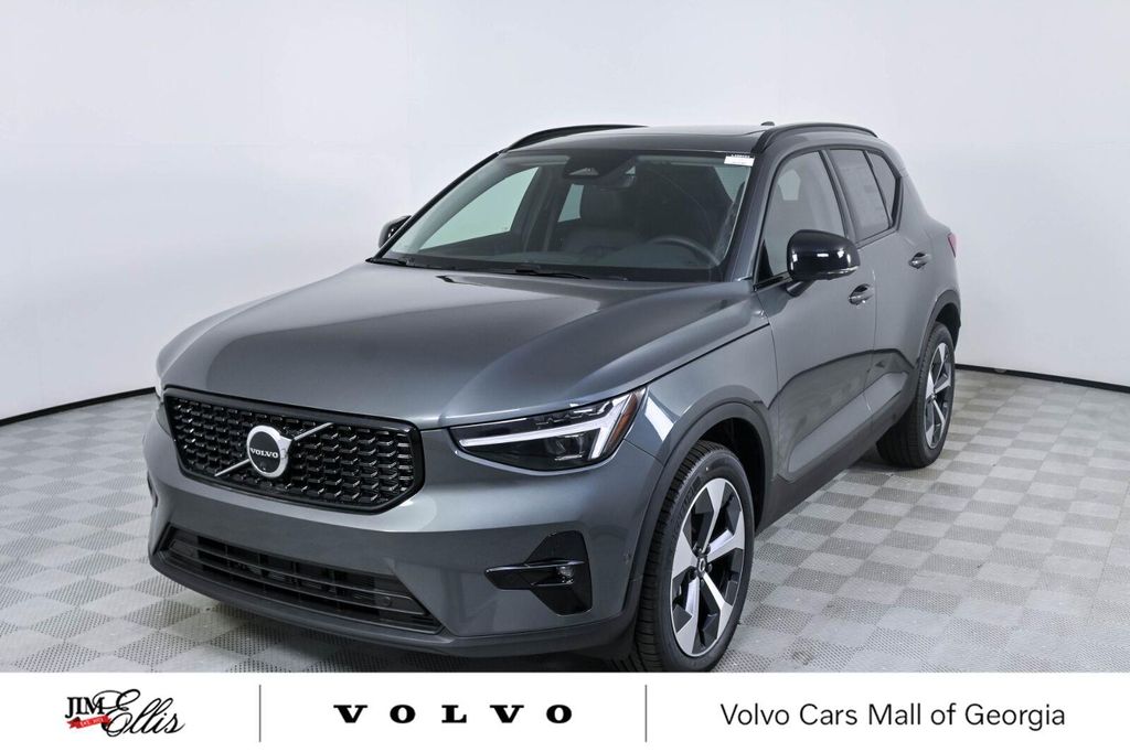 New 2026 Volvo XC40 Plus, B5 AWD Gas (mild hybrid), Dark