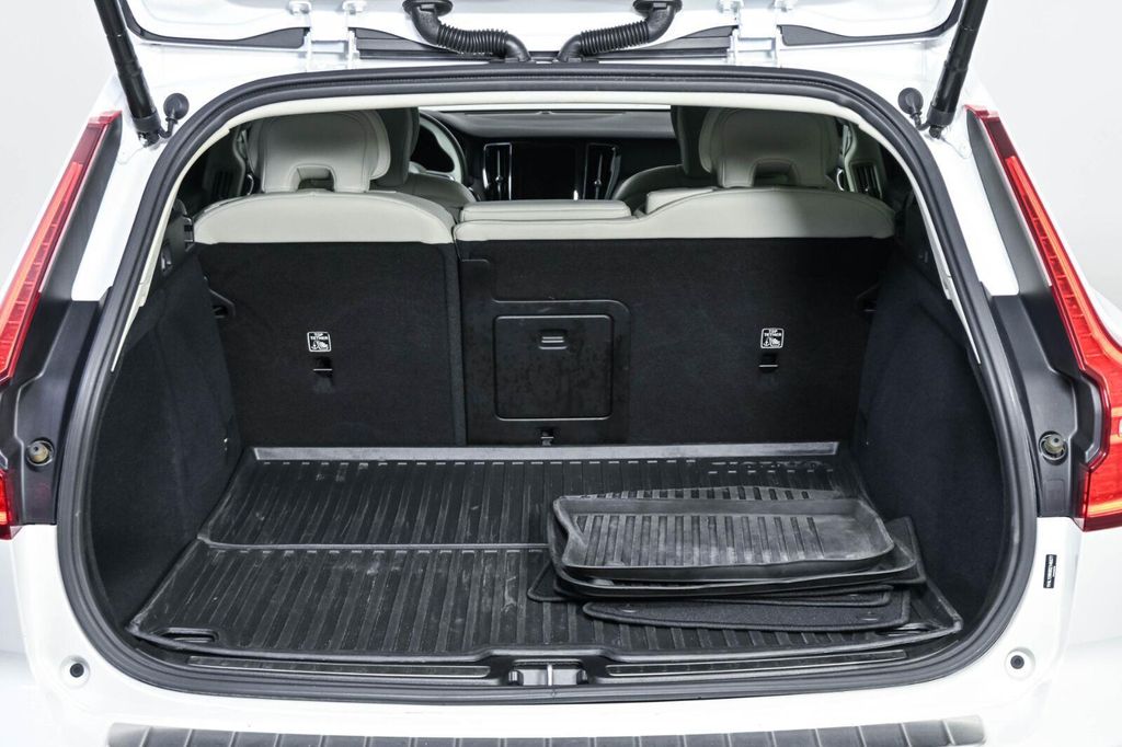 2025 Volvo V60 CROSS COUNTRY PLUS, B5 AWD GAS (MILD HYBRID) 缩略图 28