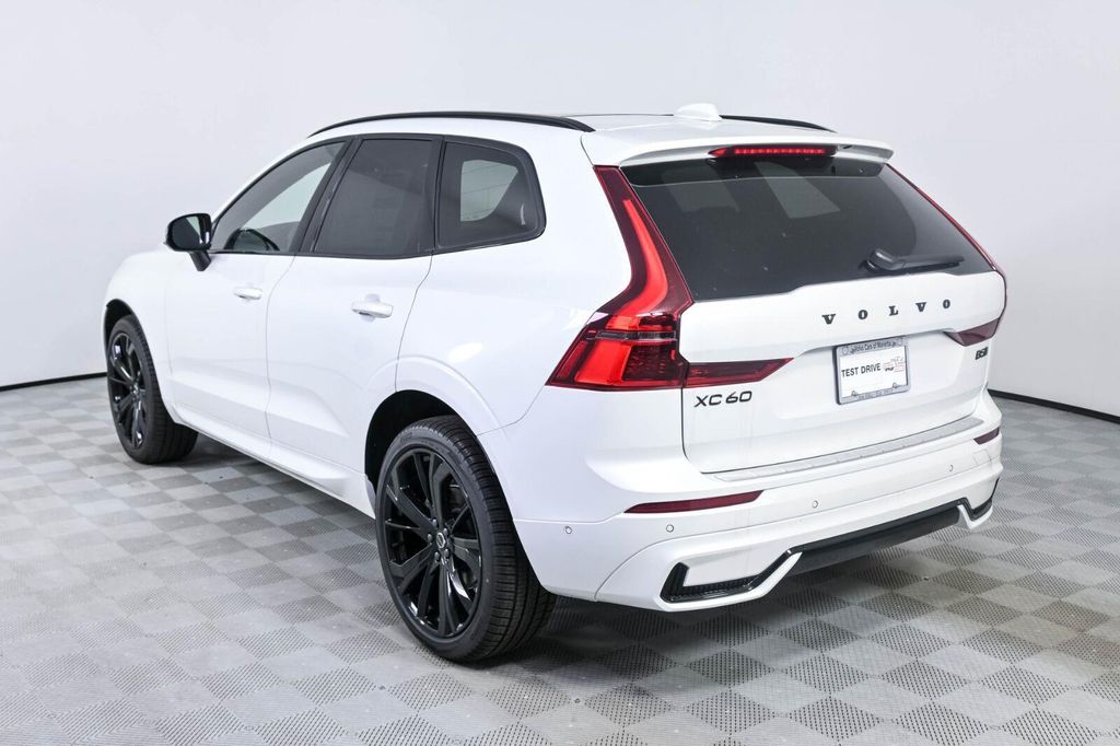 2026 Volvo XC60 B5 ULTRA BLACK EDITION 照片 3