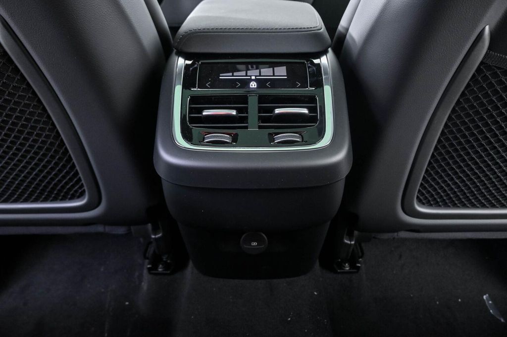 2026 Volvo XC60 B5 ULTRA BLACK EDITION 缩略图 20