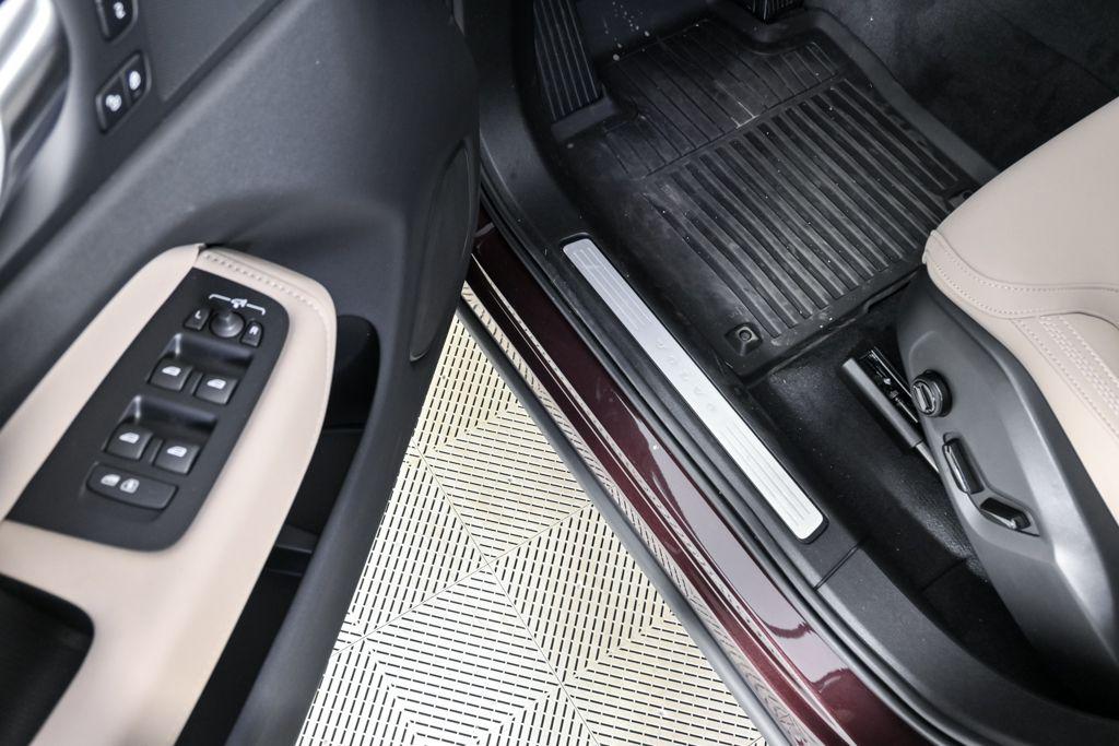 2026 Volvo XC60 B5 PLUS — фото 7