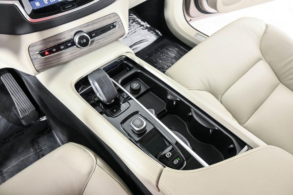 صورة مصغرة 17 لـ 2024 Volvo XC90 B6 PLUS BRIGHT THEME 7-SEATER