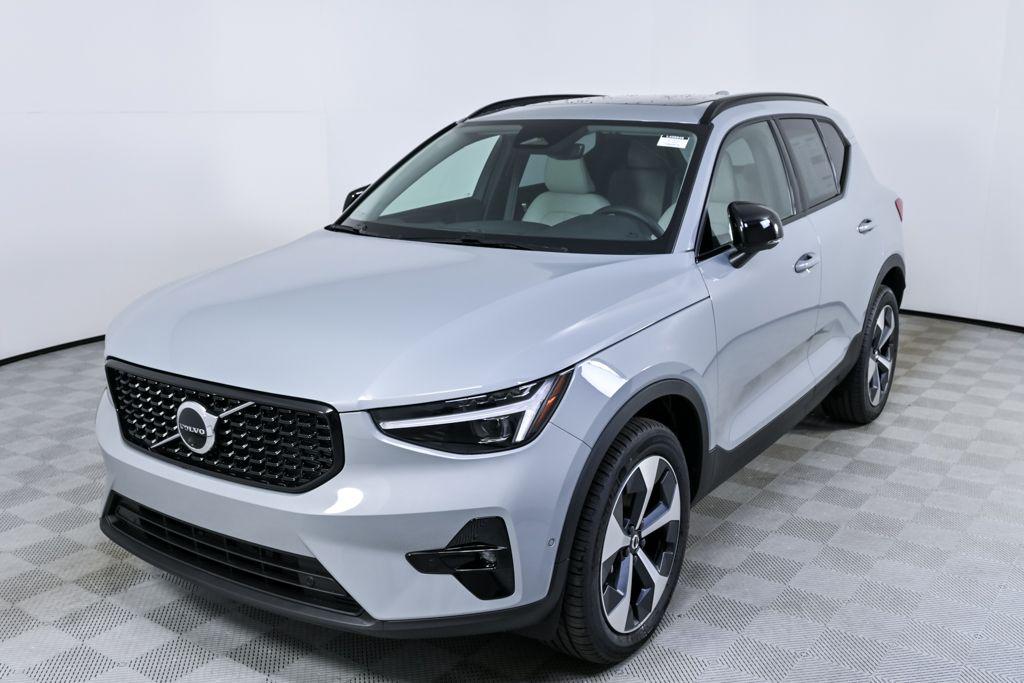 New 2026 Volvo XC40 Plus, B5 AWD Gas (mild hybrid), Dark