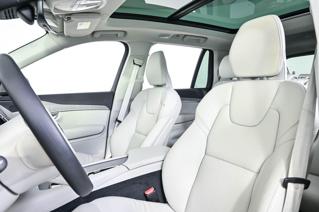 2025 Volvo XC90 B5 PLUS — фото 7