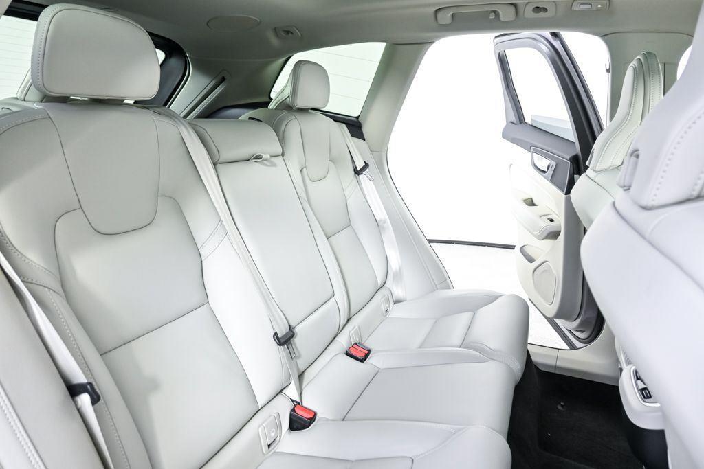 2026 Volvo XC60 B5 ULTRA 缩略图 22