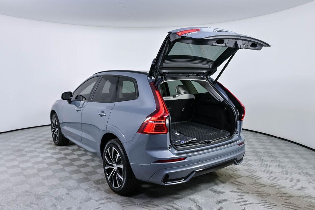 صورة مصغرة 31 لـ 2024 Volvo XC60 B5 PLUS DARK THEME