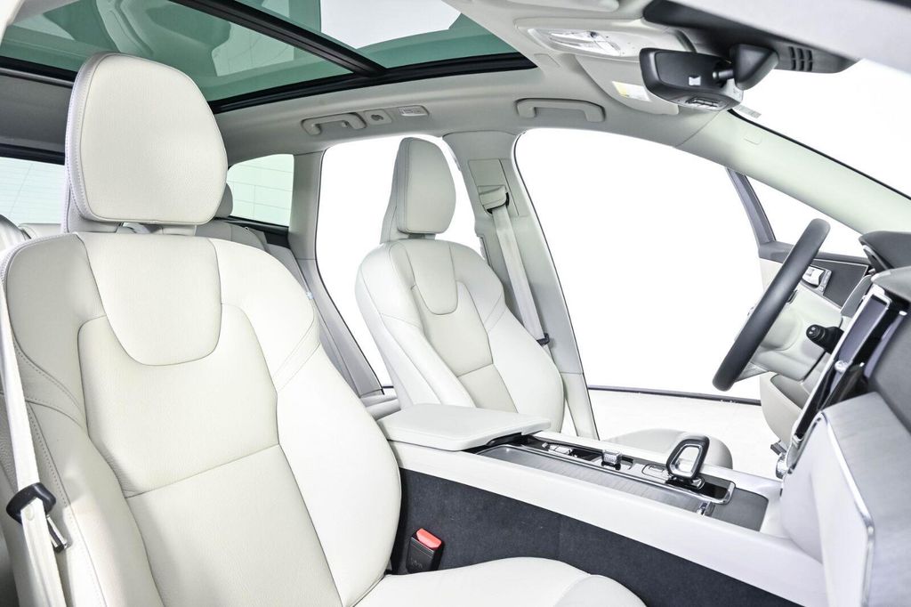 صورة مصغرة 22 لـ 2024 Volvo XC60 B5 PLUS DARK THEME