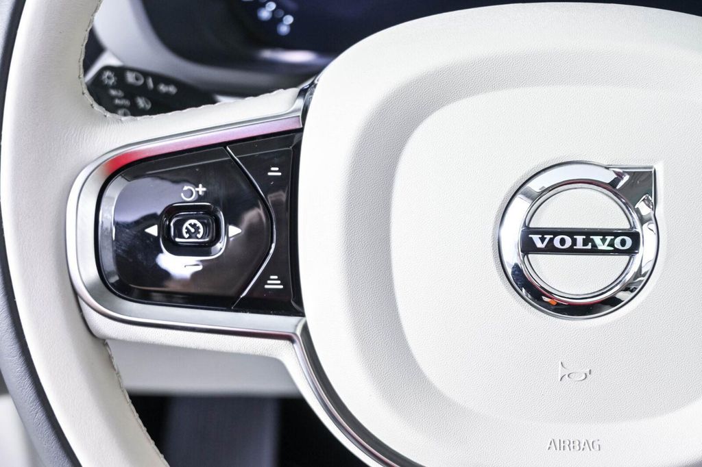 صورة 9 لـ 2024 Volvo XC60 B5 PLUS DARK THEME