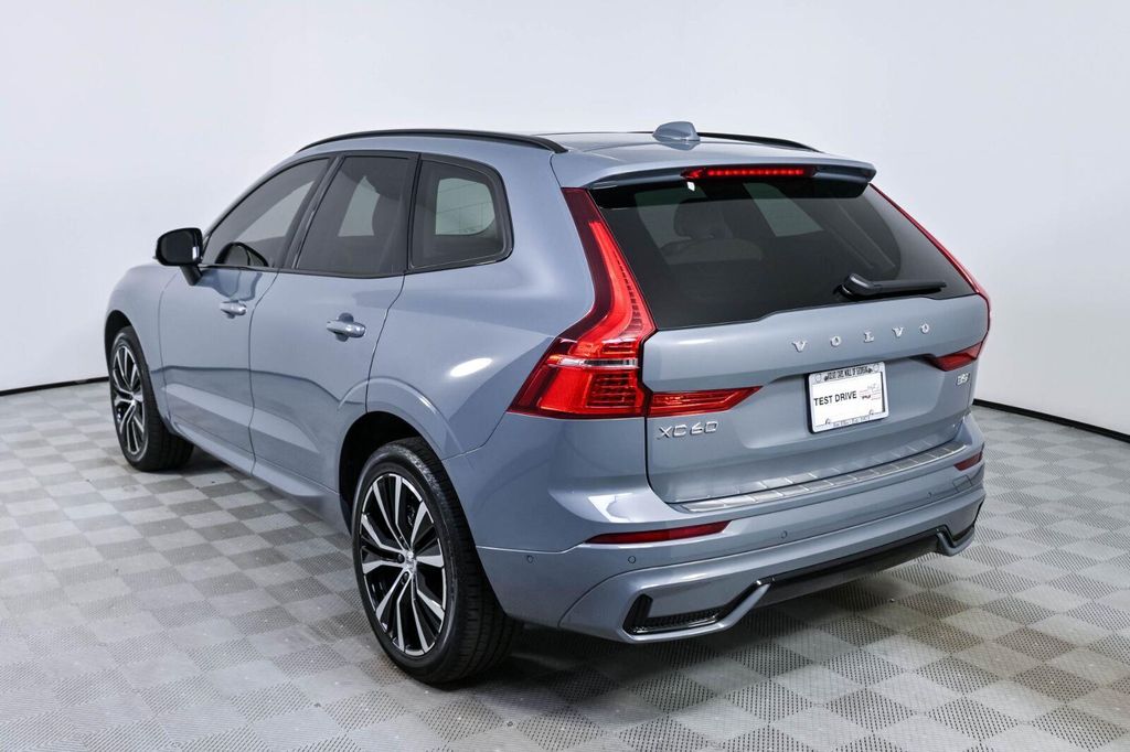صورة 3 لـ 2024 Volvo XC60 B5 PLUS DARK THEME