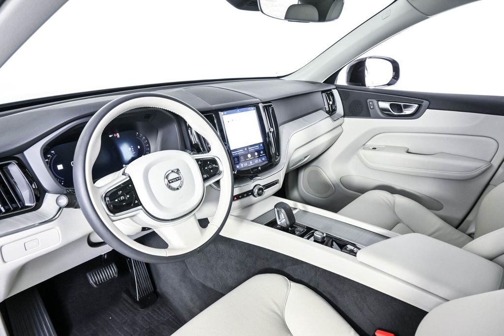 صورة 4 لـ 2024 Volvo XC60 B5 PLUS DARK THEME