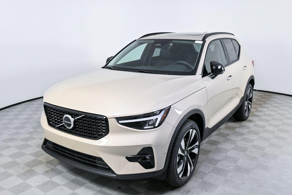 New 2026 Volvo XC40 Plus, B4 FWD Gas (mild hybrid), Dark