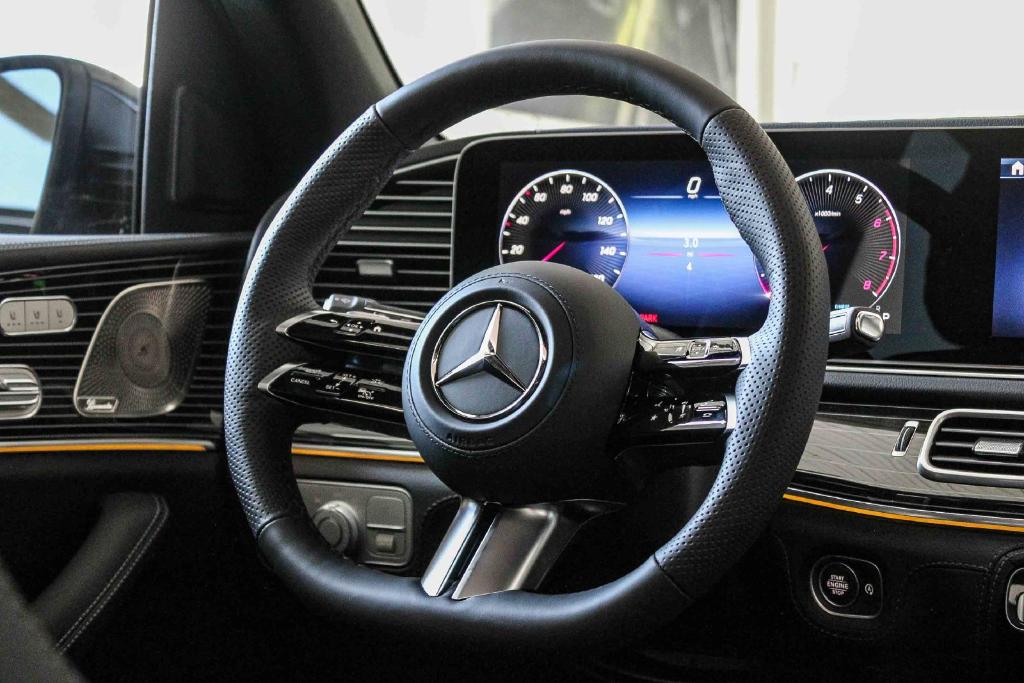 2026 Mercedes-BENZ GLS — миниатюра 17