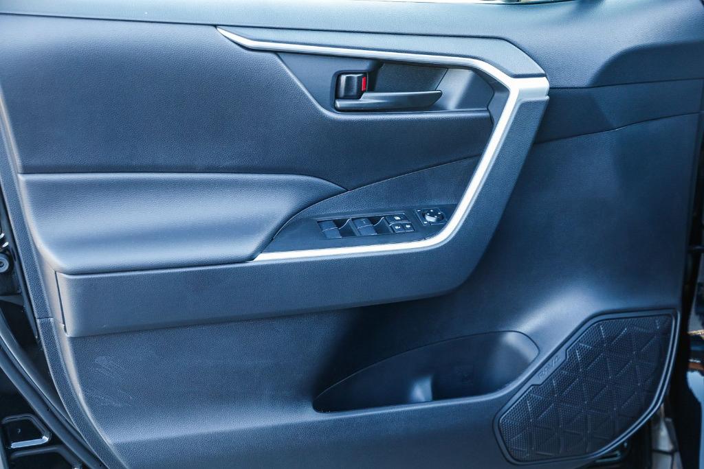 2025 Toyota RAV4 LE 缩略图 20