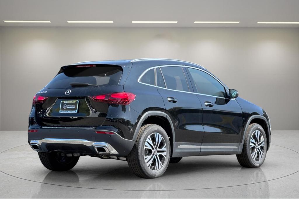 MERCEDES-BENZ GLA - 4