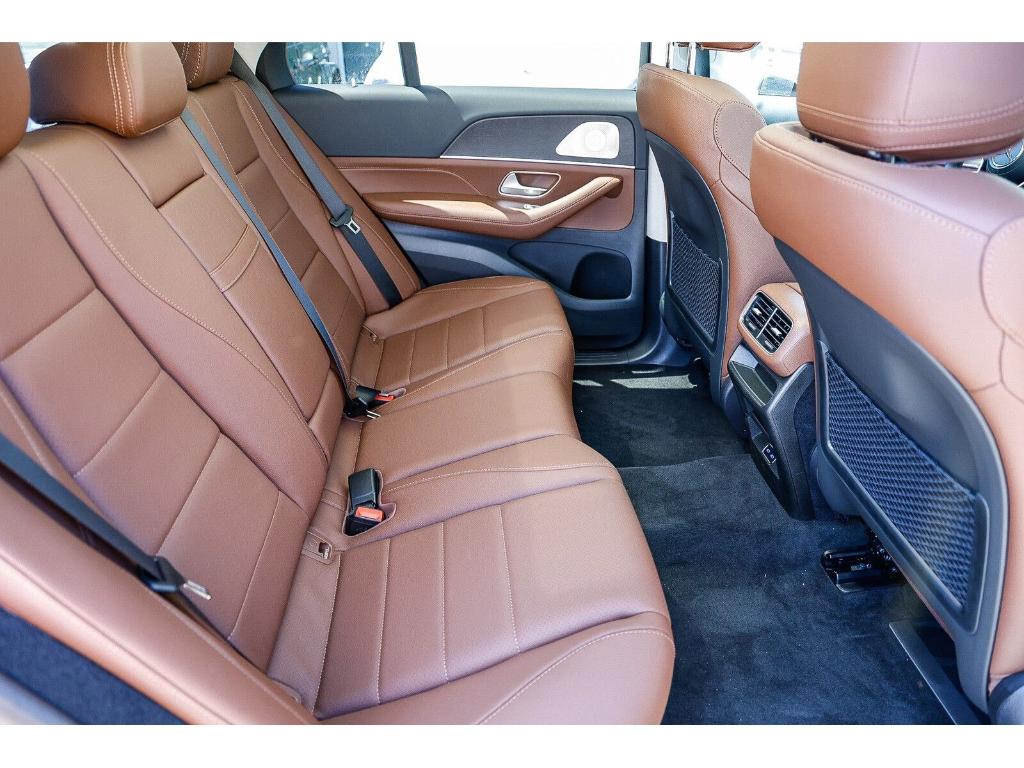 2026 Mercedes-BENZ GLE — миниатюра 19