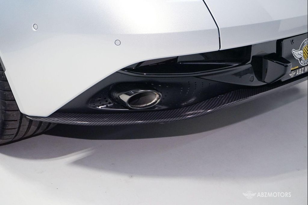 2025 Aston Martin DB12 BASE — фото 10