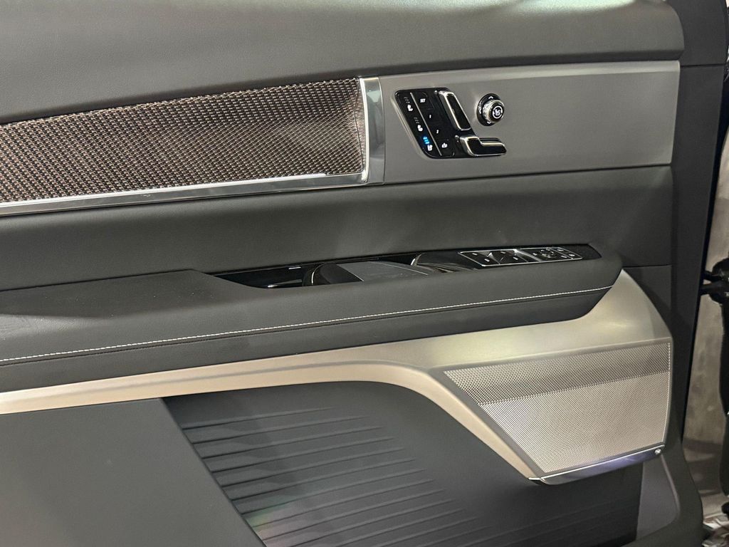 2027 Cadillac VISTIQ SPORT photo 12