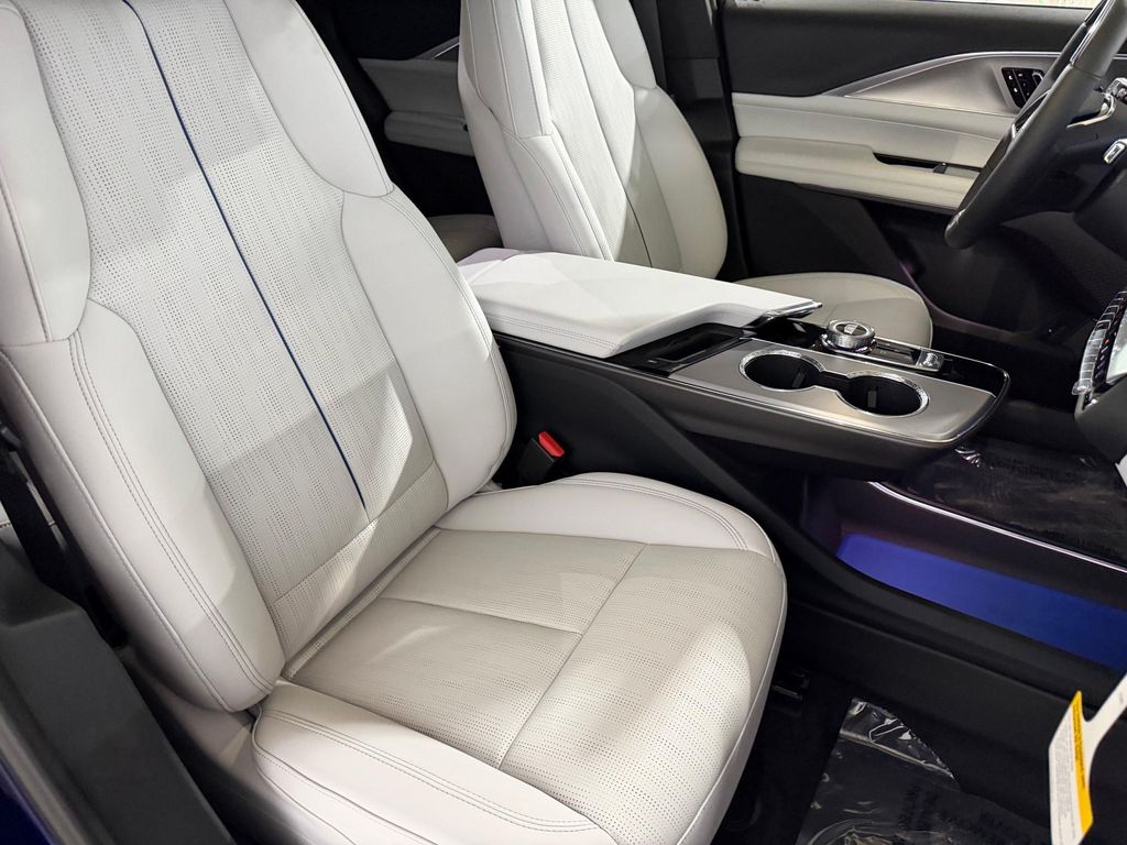2027 Cadillac LYRIQ SPORT — миниатюра 32