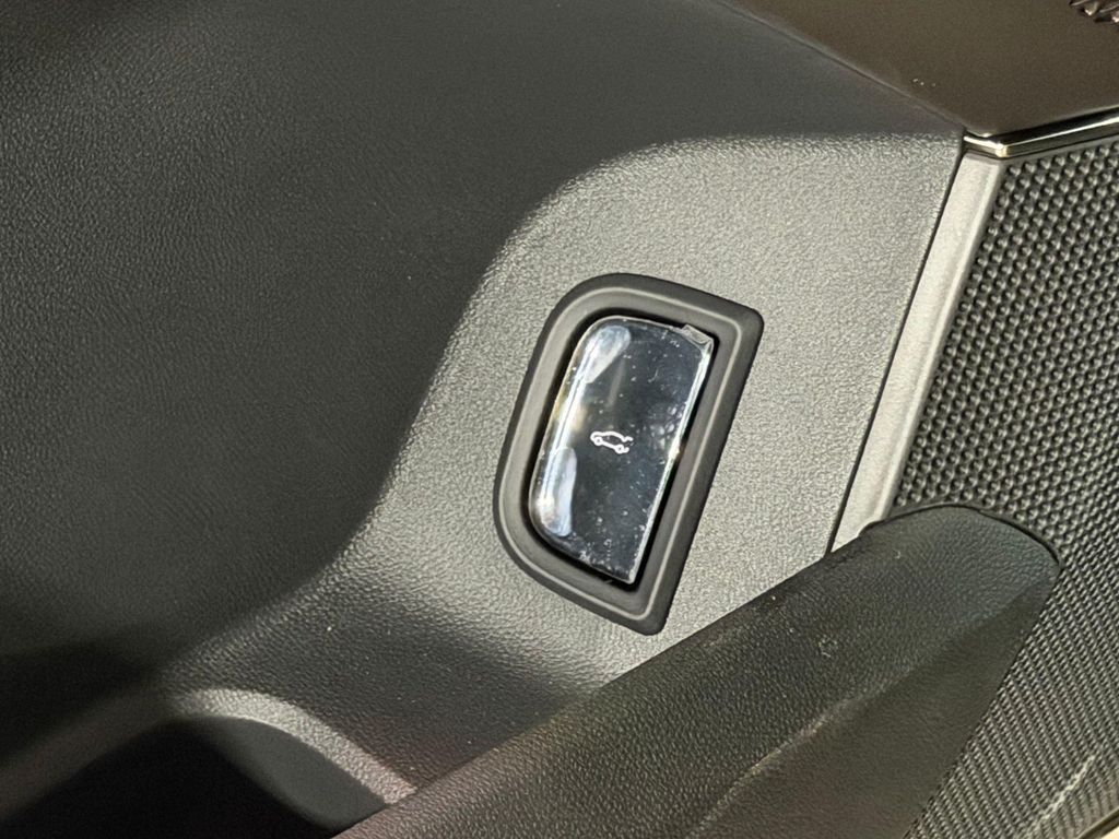 2027 Cadillac LYRIQ SPORT — миниатюра 19
