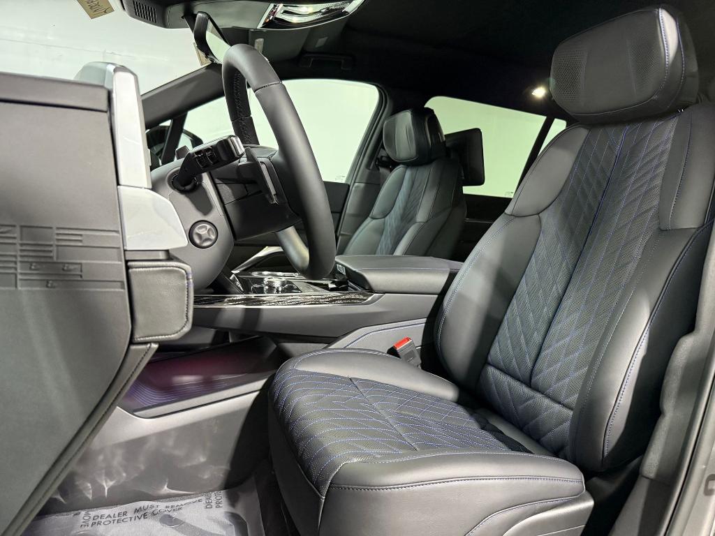 2026 Cadillac ESCALADE IQL SPORT — фото 4