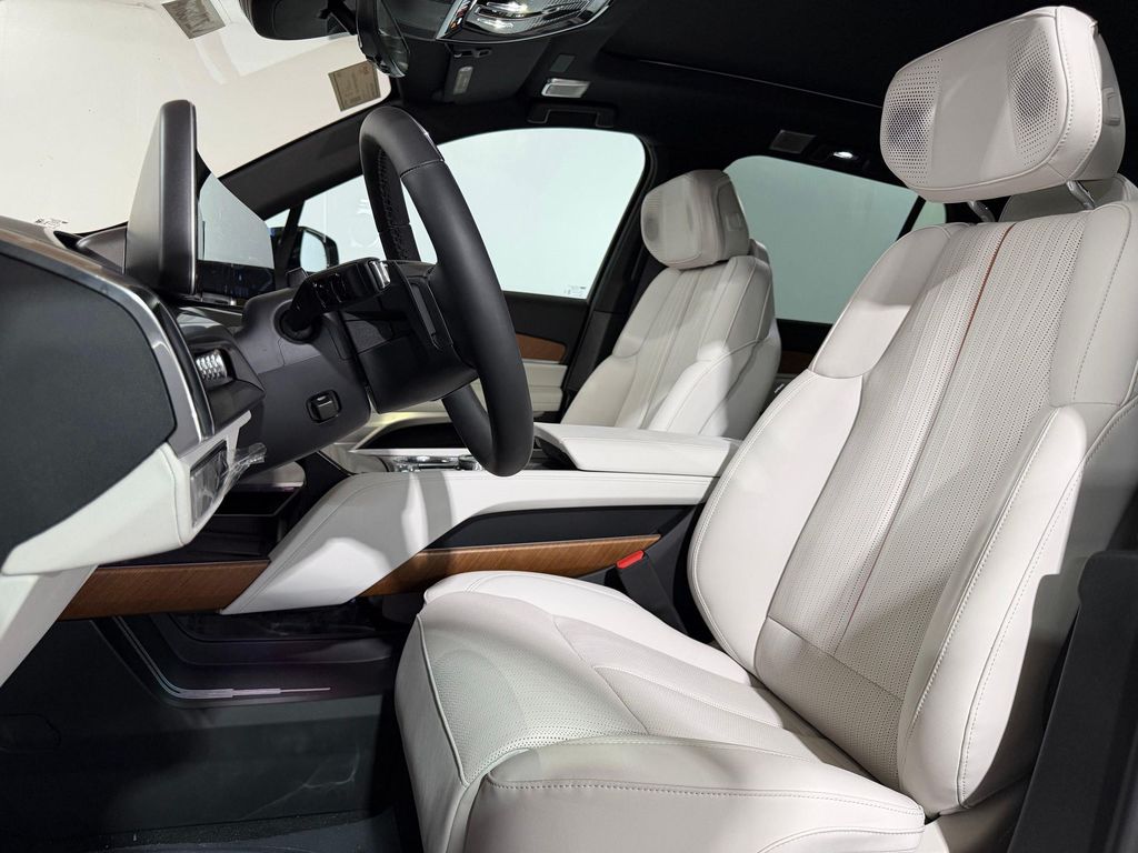 2027 Cadillac VISTIQ SPORT photo 5