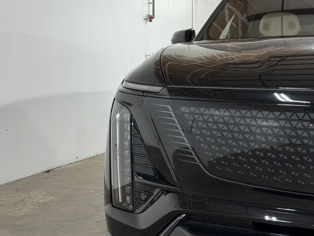 2027 Cadillac VISTIQ SPORT photo 10