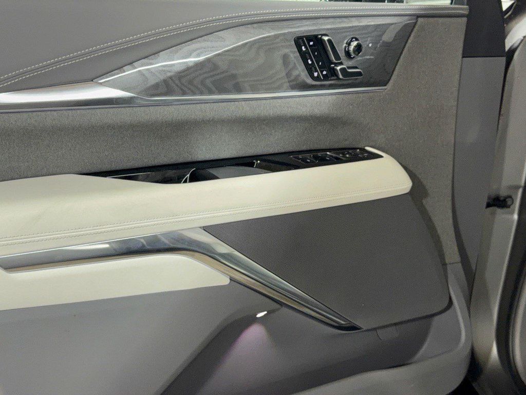 صورة مصغرة 14 لـ 2026 Cadillac ESCALADE IQ SPORT