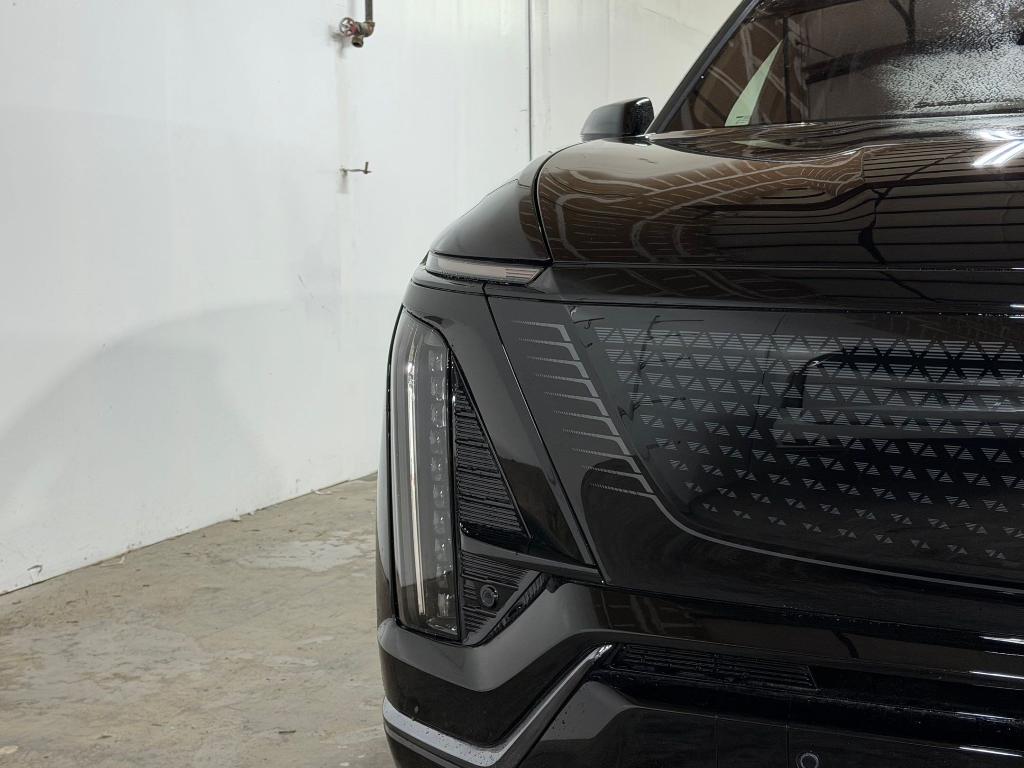 2027 Cadillac VISTIQ SPORT photo 9