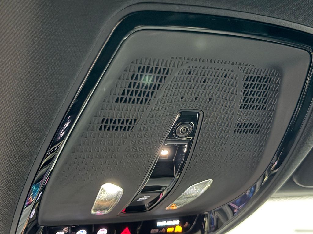 2027 Cadillac LYRIQ SPORT — миниатюра 22