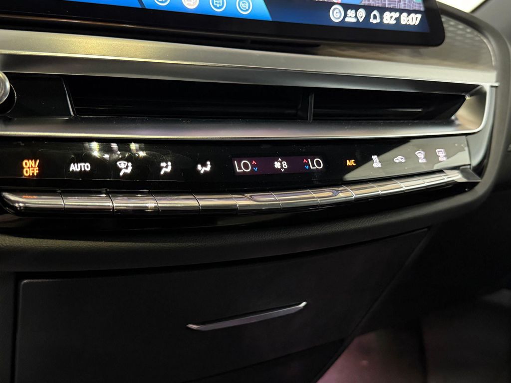 2027 Cadillac LYRIQ SPORT — миниатюра 21