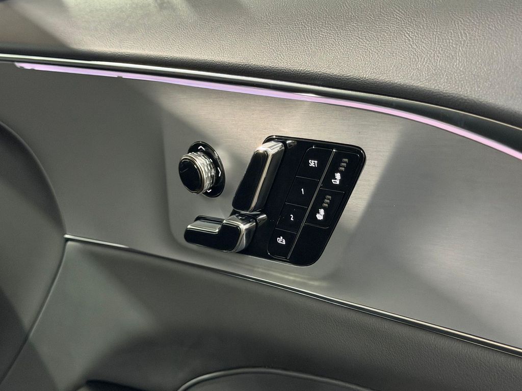 2027 Cadillac LYRIQ SPORT — миниатюра 24