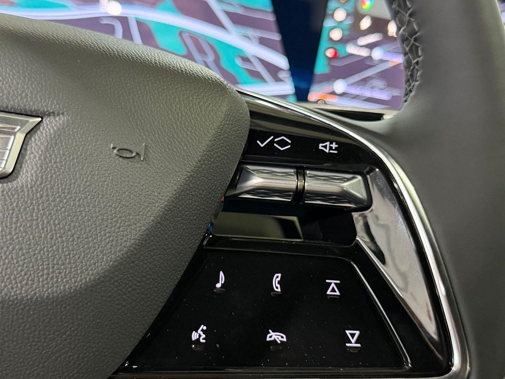 2027 Cadillac LYRIQ SPORT — миниатюра 15
