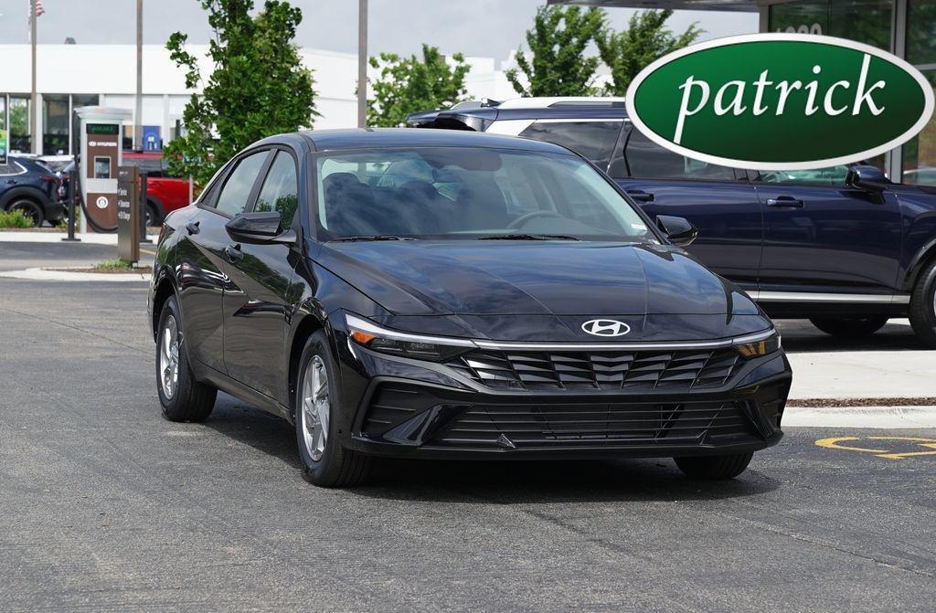 New 2026 Hyundai ELANTRA SE