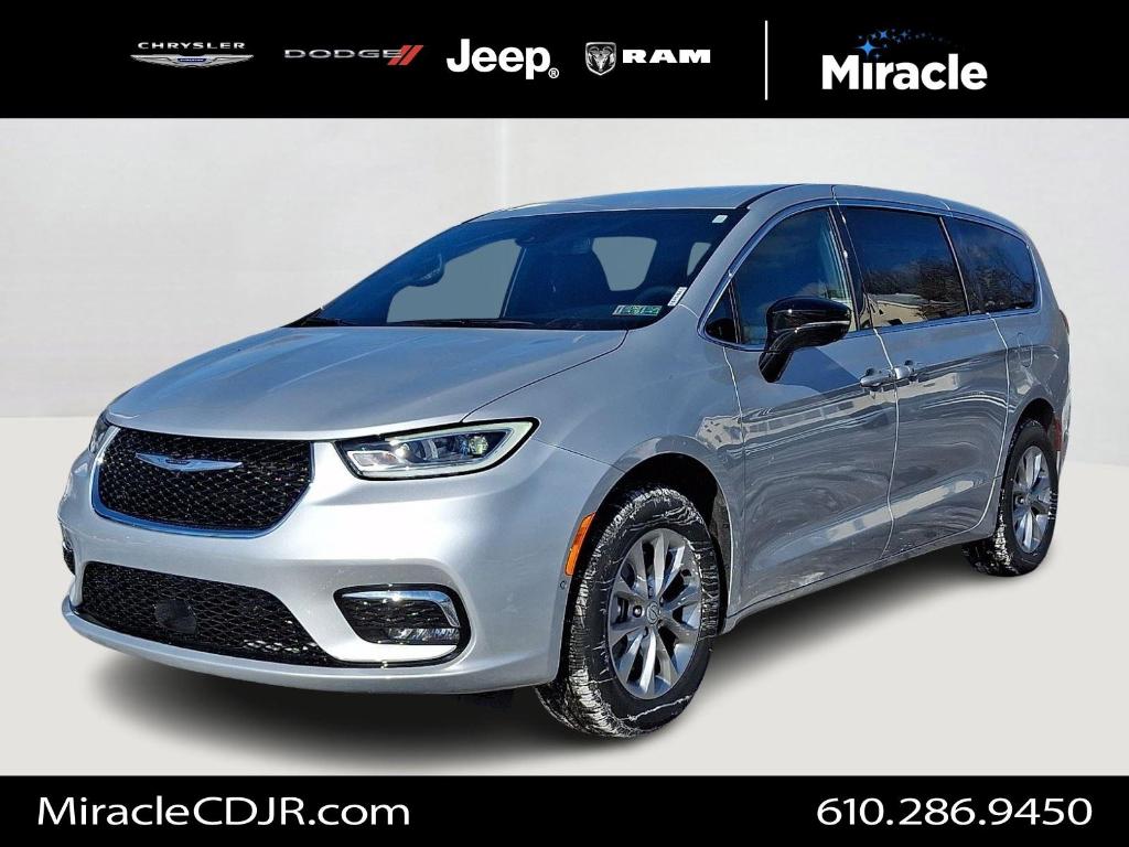 New 2026 Chrysler Pacifica Select