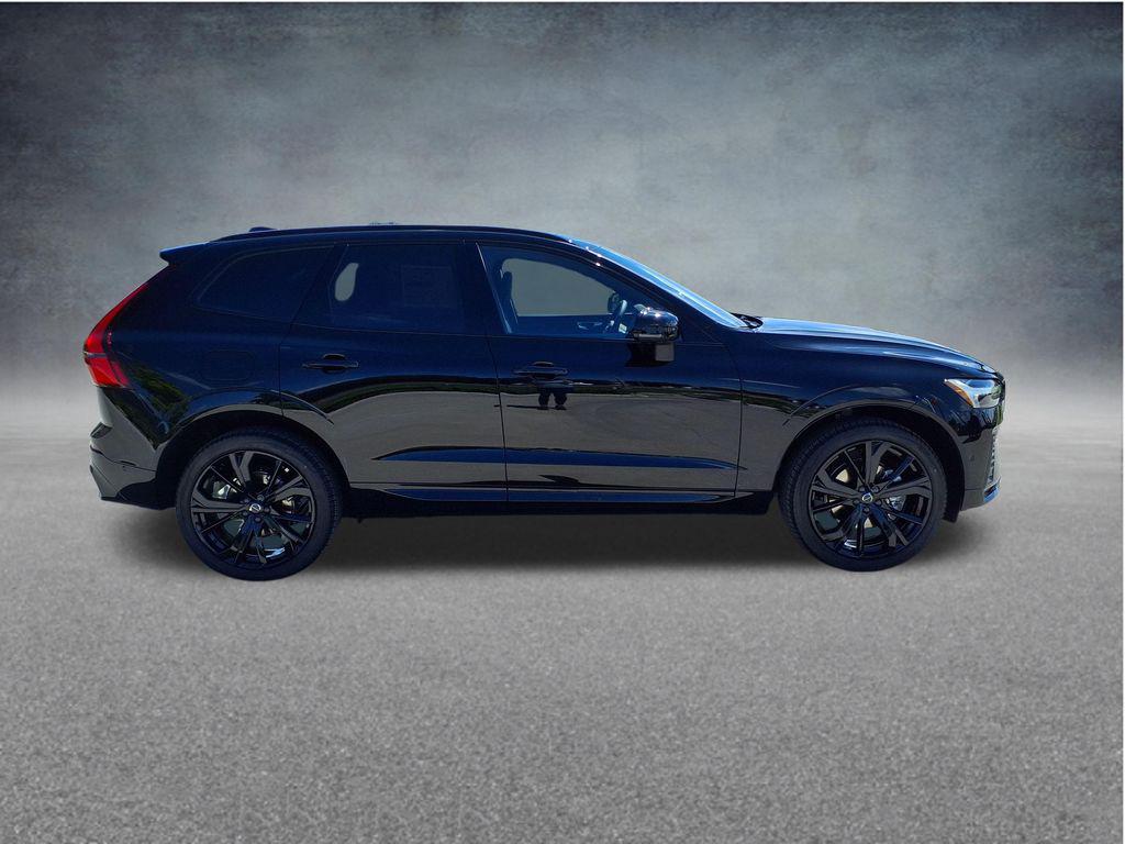 صورة 8 لـ 2026 Volvo XC60 B5 ULTRA BLACK EDITION
