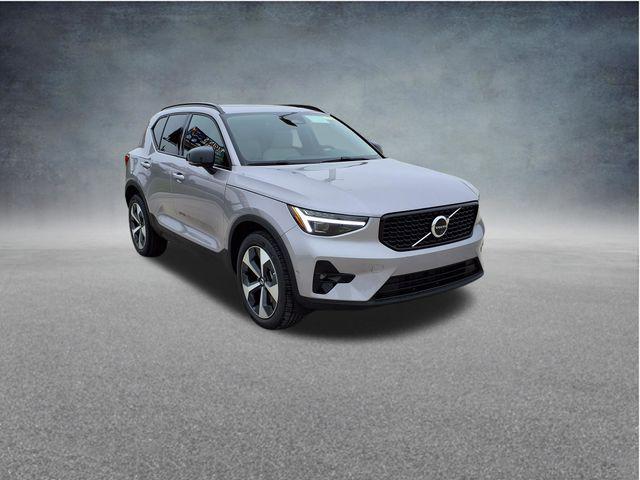 New 2026 Volvo XC40 Plus, B5 AWD Gas (mild hybrid), Dark