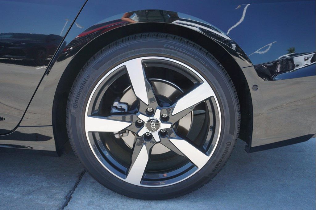 صورة 9 لـ 2025 AUDI A5 PREMIUM PLUS TFSI QUATTRO S TRONIC