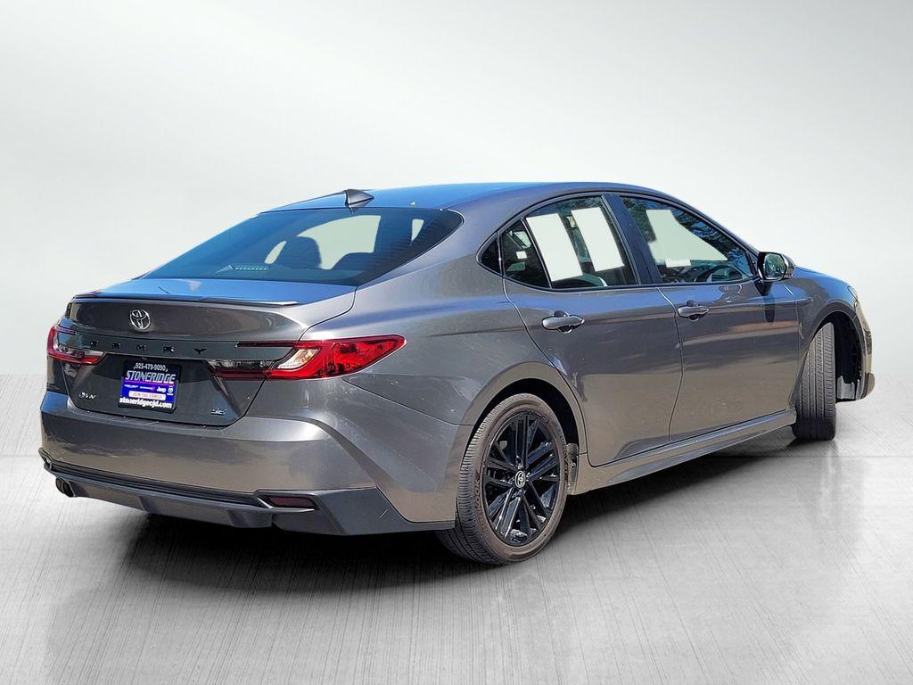 2025 Toyota CAMRY SE — фото 4